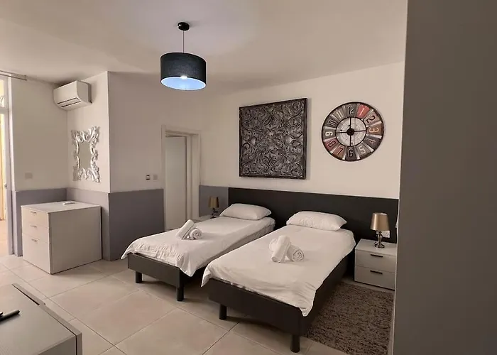 Sunshine Court No 60