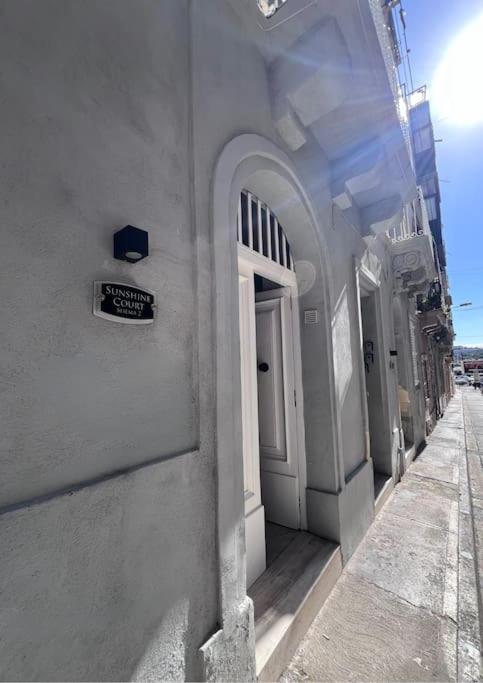 Sunshine Court No 60 *