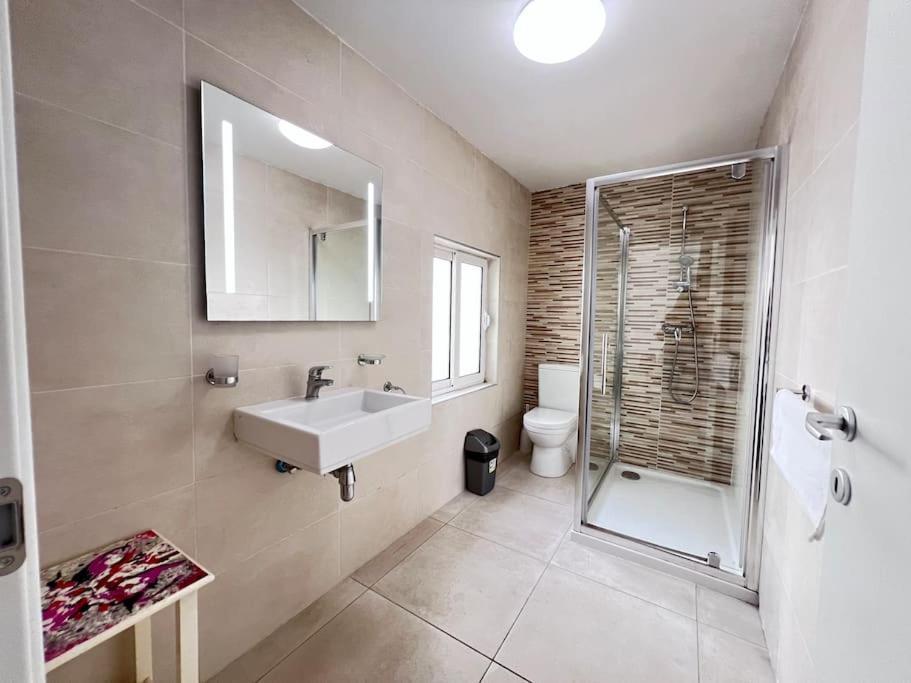 Sunshine Court No 60 Apartment